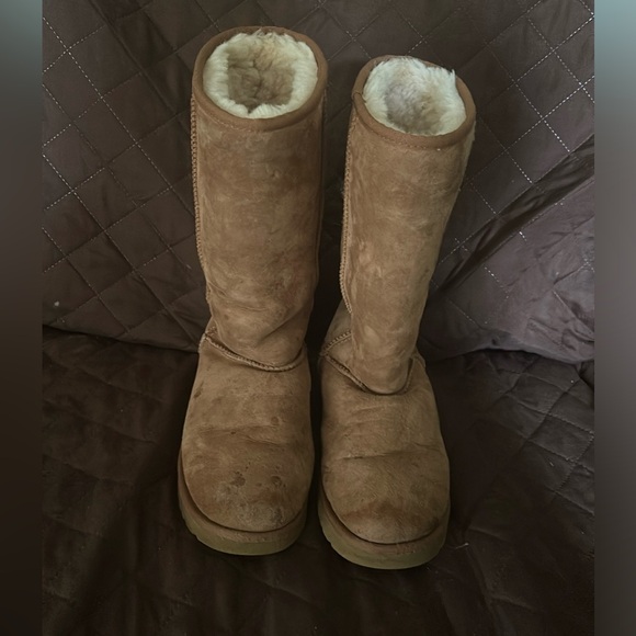 Women’s size 9 slight used tall Uggs - Picture 2 of 4